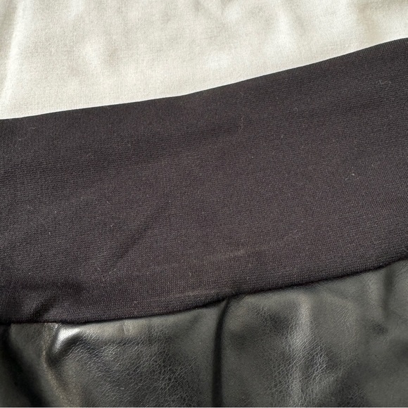 Spanx Assets 1X Black All Over Faux Leather Leggings ~ Slimming Shiny - Picture 4 of 9